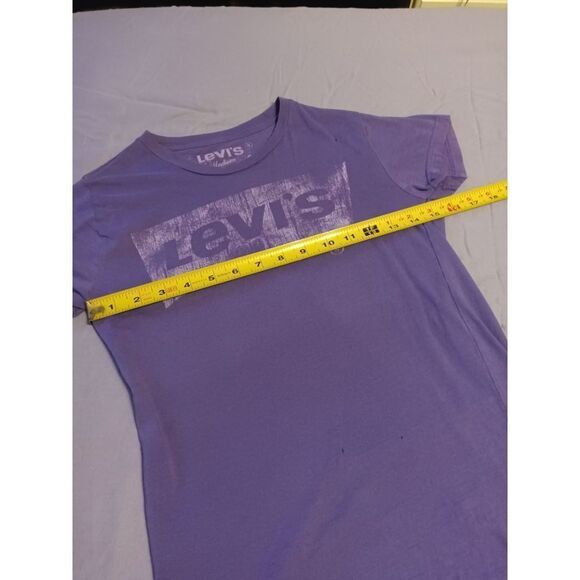 Levi's brand Ladies Tee - Small (0378) - Picture 3 of 7
